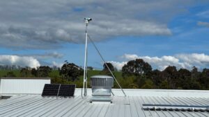 Avix Laser Solar powered with 2 x deep cell batteries